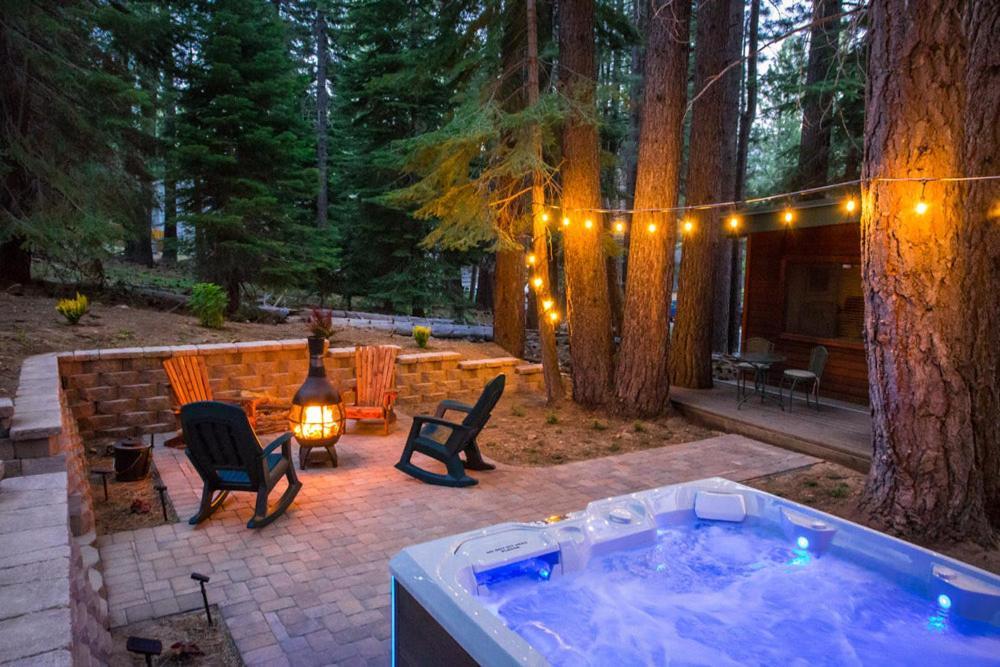 Holiday home Fantastic In Woods With Hot Tub! *