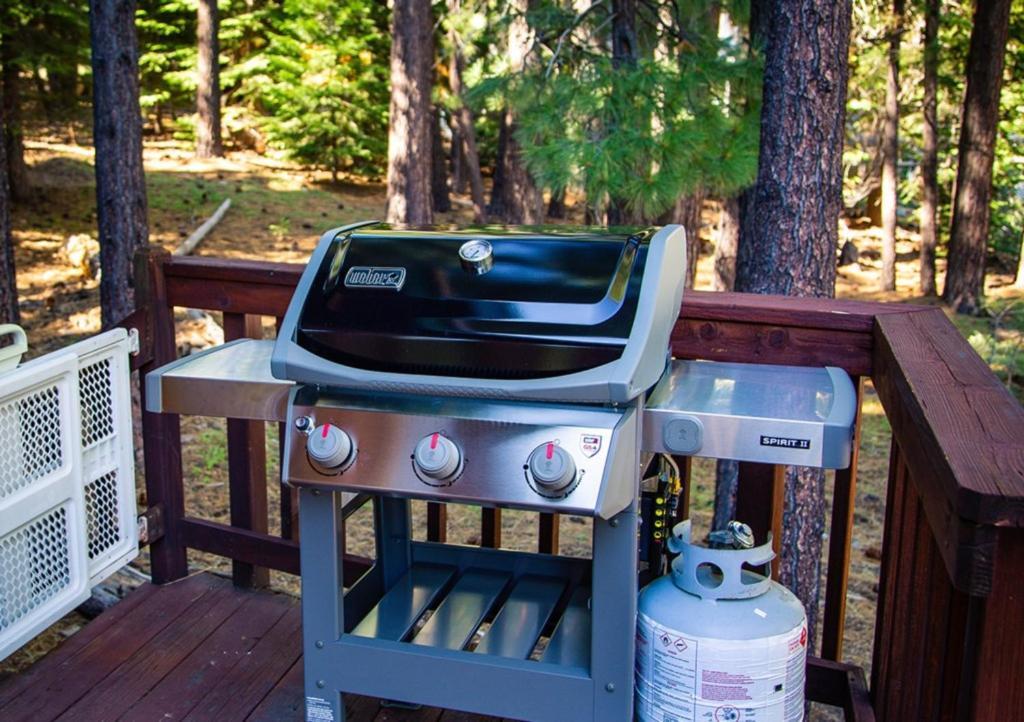Fantastic In Woods With Hot Tub!